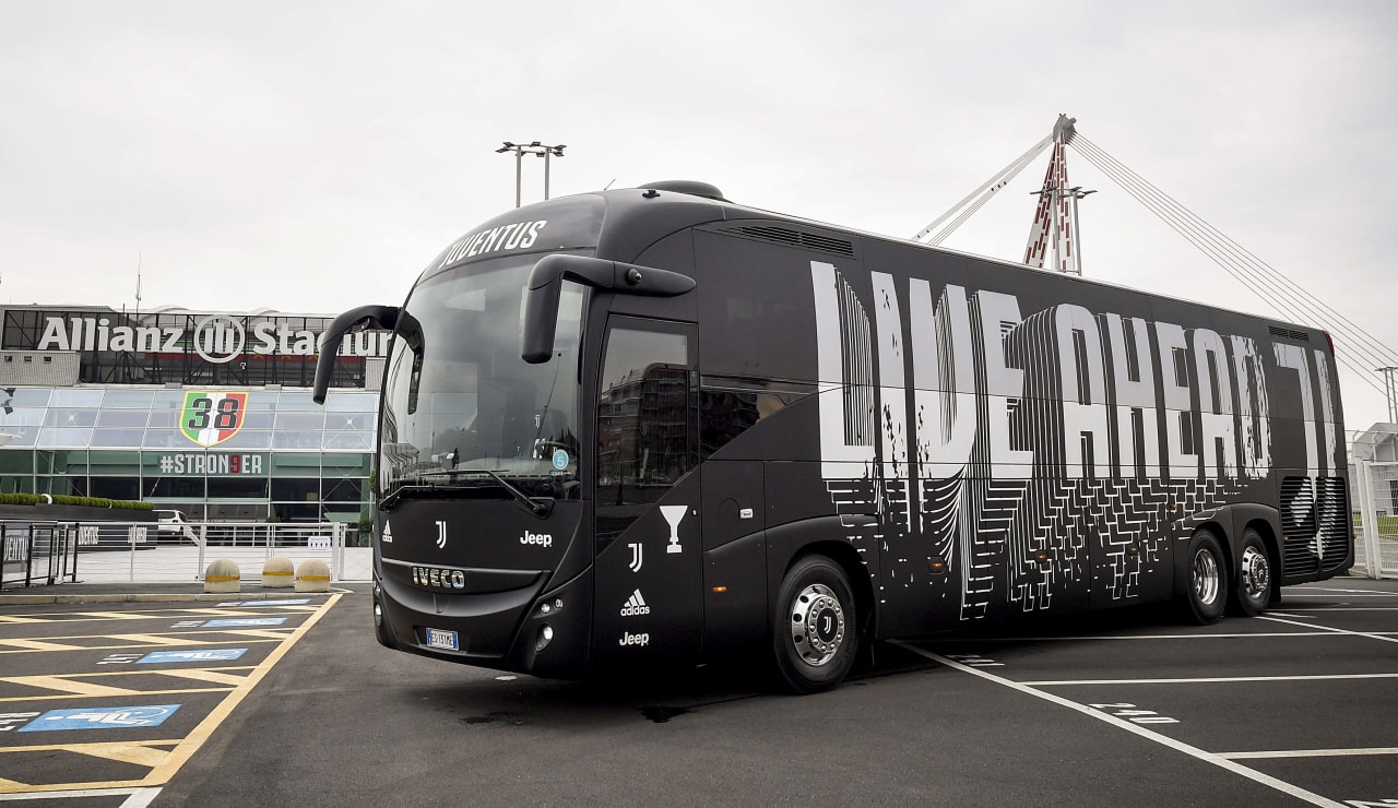 New First Team Bus - Juventus