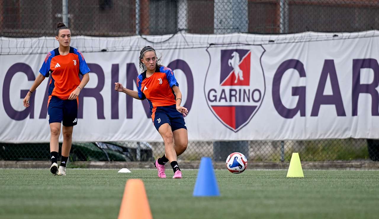 Women Under 19 first training 32