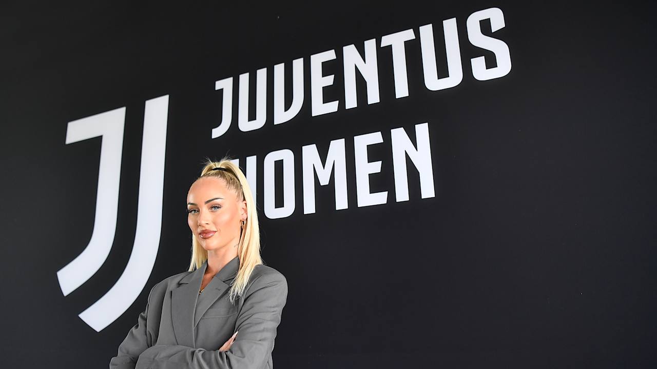 Alisha Lehmann is a Juventus player! - Juventus