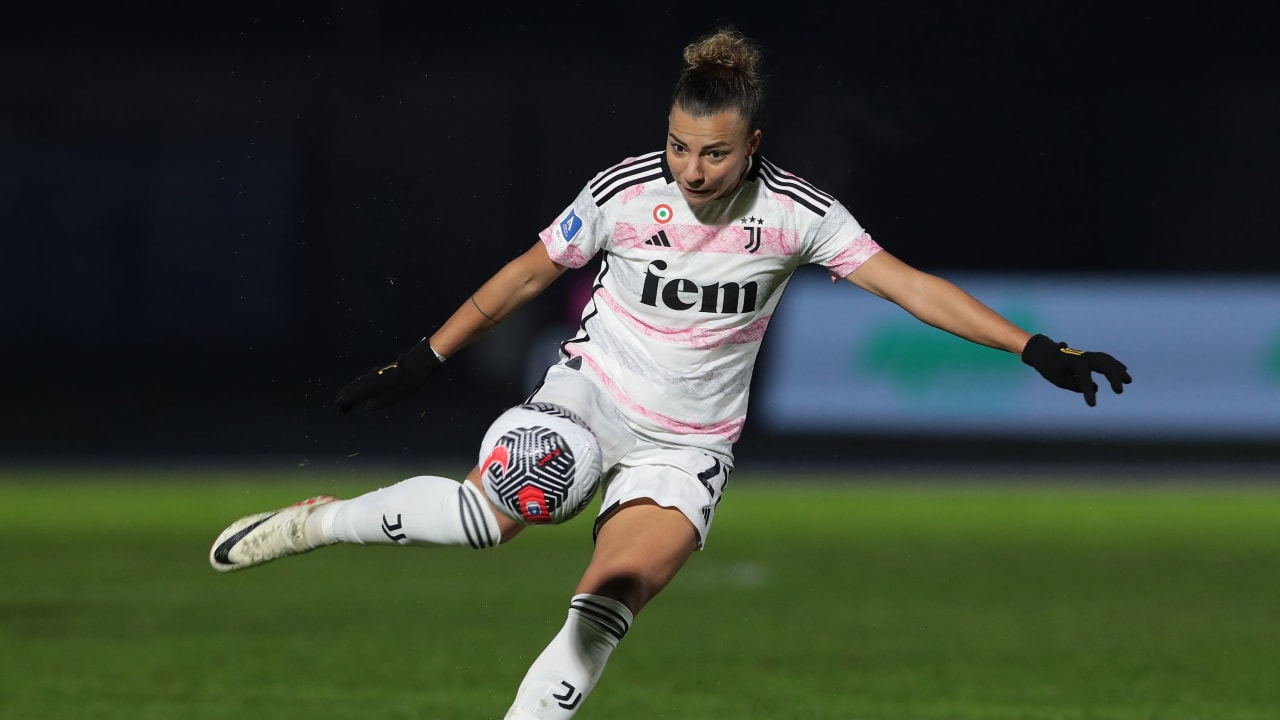 Women Salvai and Caruso in the Team of the Week Juventus