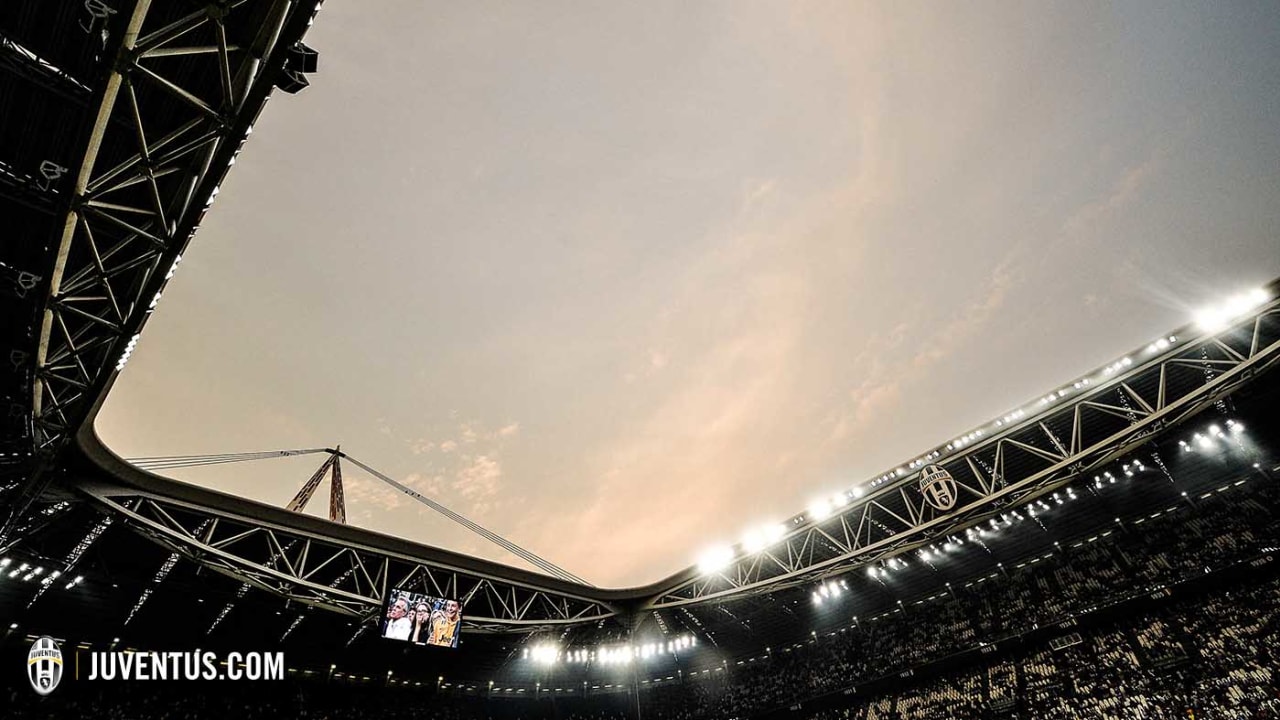 ユベントス スタジアムの照明 カメラ アクション Juventus
