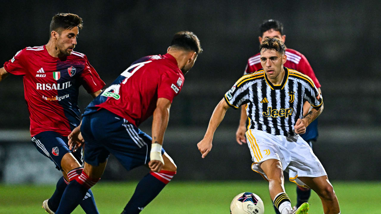 Luis Hasa in campo durante Setri Levante-Juventus Next Gen