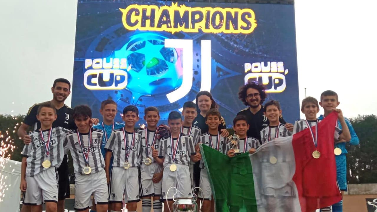 L'esultanza dell'Under 11 di Mister La Pira al torneo di Roubaix