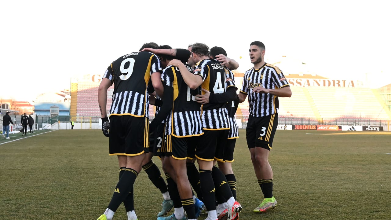 L'esultanza dei bianconeri dopo il primo gol segnato all'Ancona