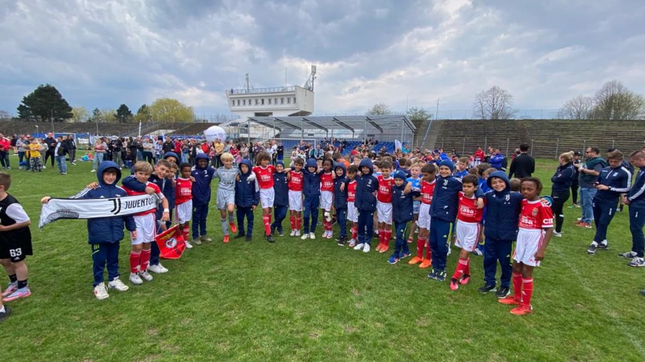 L'Under 10 di Mister Calcia in compagnia dei pari età del Benfica in Polonia