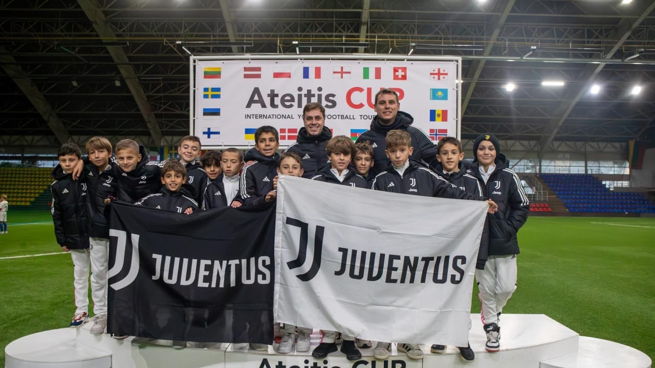 Foto di gruppo dell'Under 11 di Mister Cavaglià alla "Ateitis Cup" di Vilnius