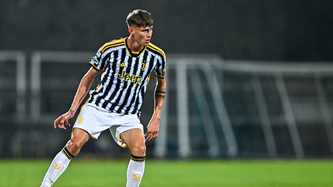 Nicolò Savona in azione durante Sestri Levante-Juventus Next Gen