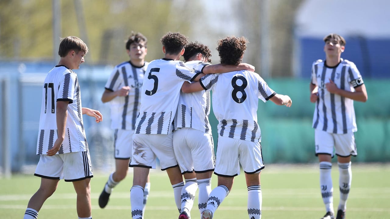 L'esultanza dell'Under 17 durante il Derby della Mole