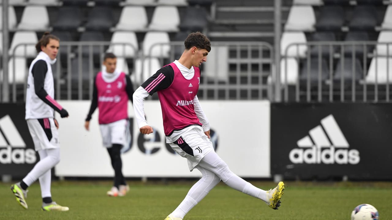 Lorenzo Anghelè in allenamento con la Juventus Next Gen