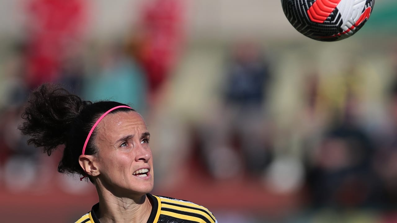 Barbara Bonansea in azione durante Juventus Women-Roma