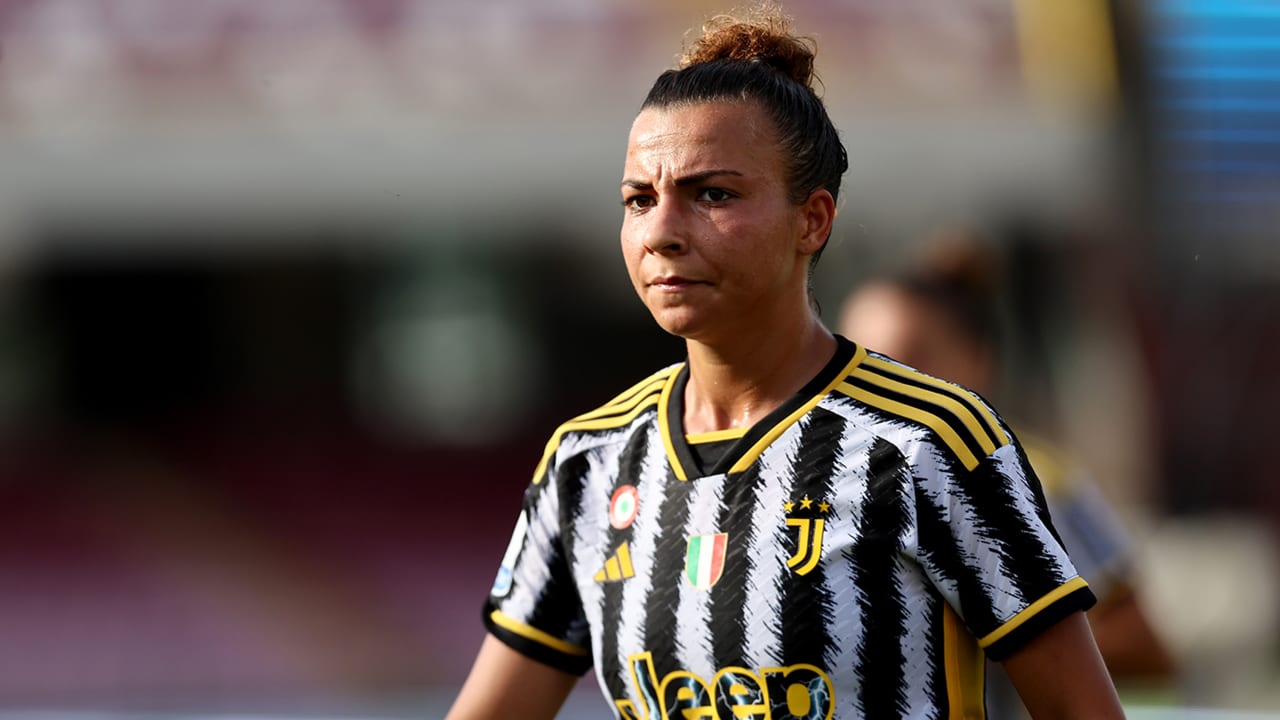 Arianna Caruso con la maglia della Juventus Women