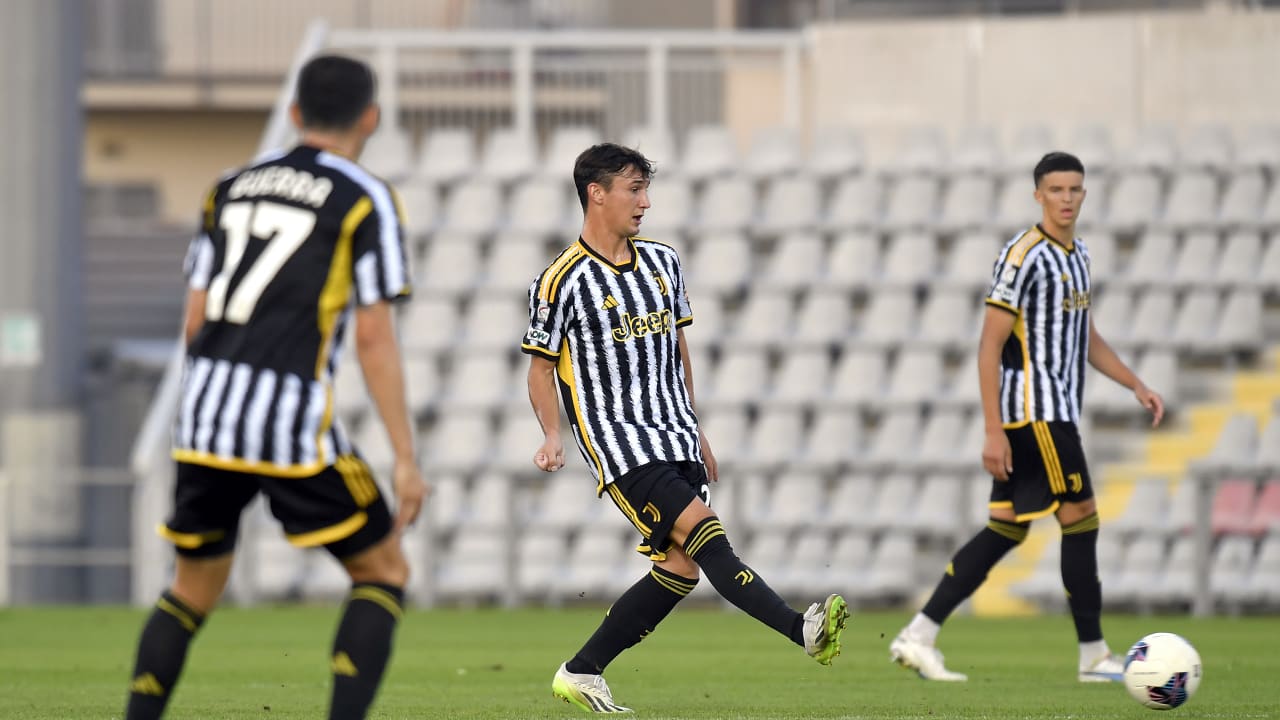 Samuele Damiani in azione durante Juventus Next Gen-Recanatese