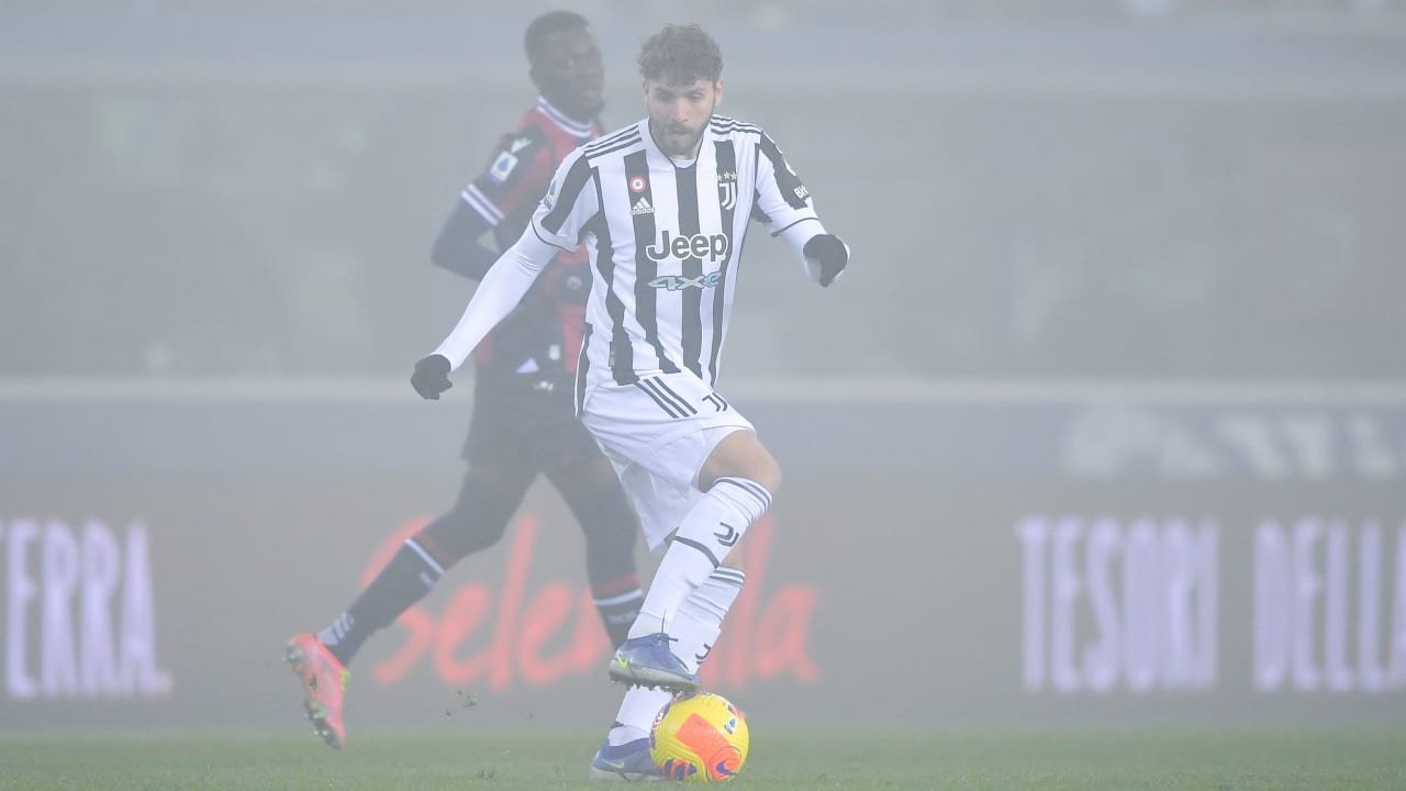 Manuel Locatelli in Bologna - Juventus 2021:22