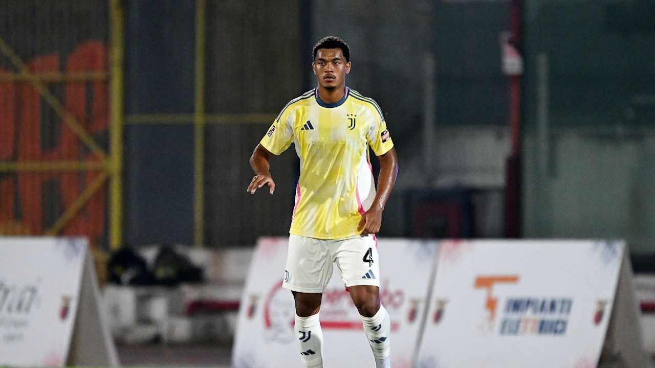 Pedro Felipe in azione durante Casertana-Juventus Next Gen