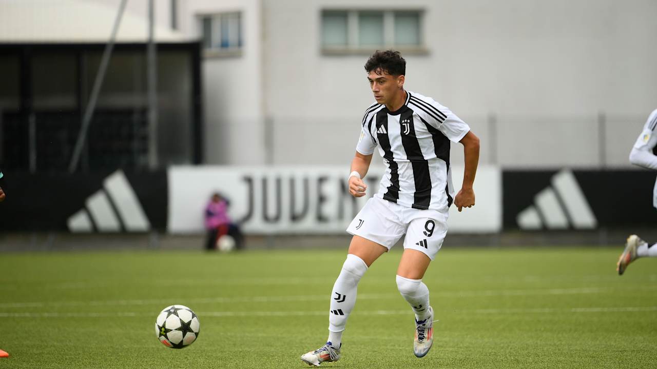 Diego Pugno in azione durante Juventus-PSV Eindhoven di UEFA Youth League