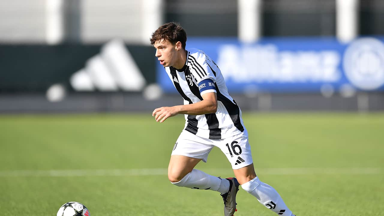 Filippo Pagnucco in campo durante la sfida di UYL contro lo Stoccarda