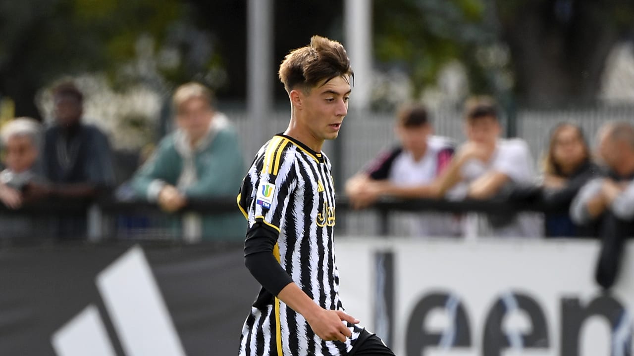 Andrei Florea in azione a Vinovo contro la Fiorentina Primavera