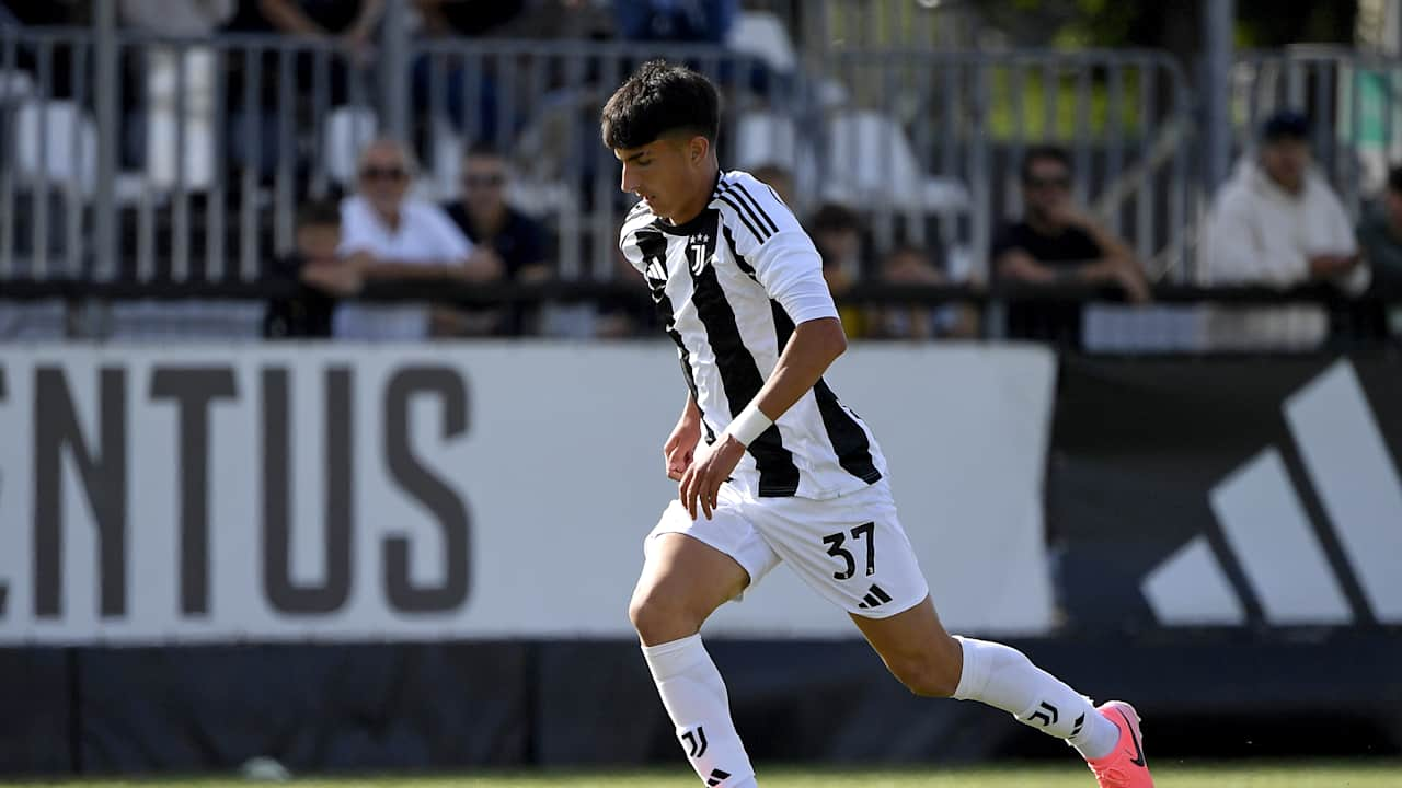 Ivan Lopez Comellas in azione durante il match di Primavera 1 contro il Monza