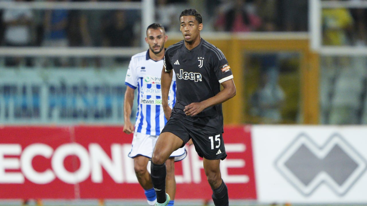 Livano Comenencia durante Pescara-Juventus Next Gen