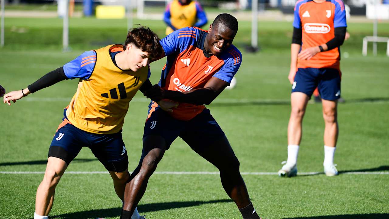 Federico Macca e Daouda Peeters a duello in allenamento