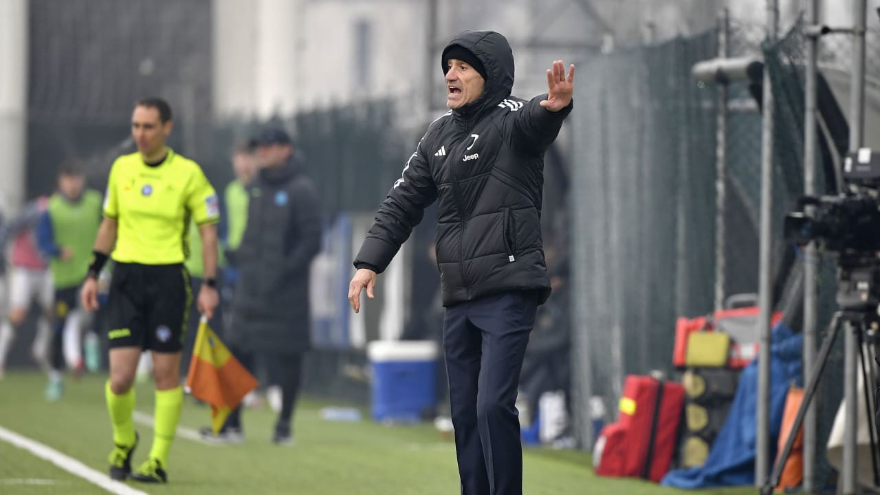 Paolo Montero dà indicazioni durante Juventus Primavera-Inter Primavera