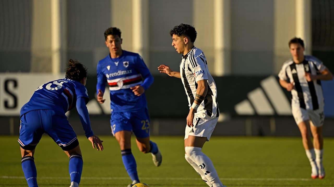 Gabriele Finocchiaro in azione durante Juventus Under 20-Sampdoria Under 20