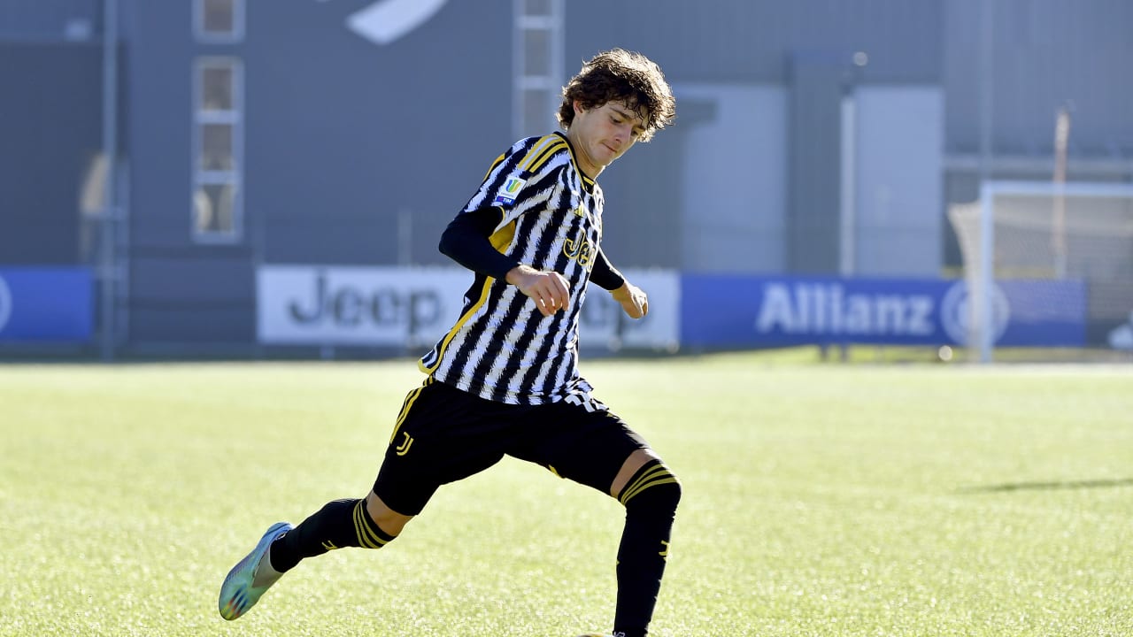 Federico Savio in azione durante Juventus-Lazio di Coppa Italia Primavera