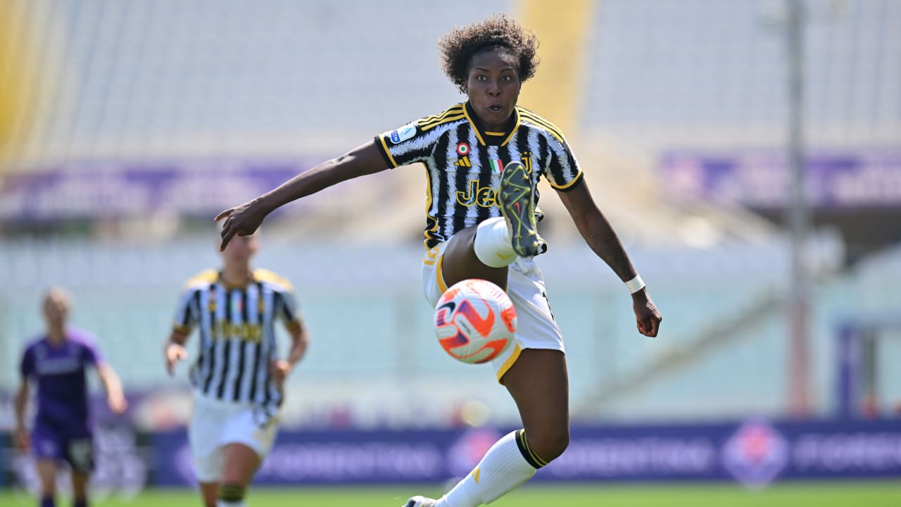 Lineth Beerensteyn con la maglia della Juventus Women