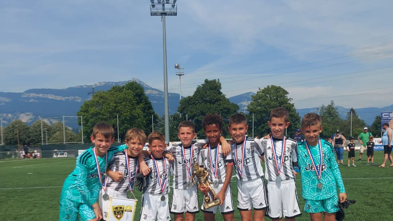 L'esultanza dell'Under 8 di Mister Giglio al torneo di Chambery