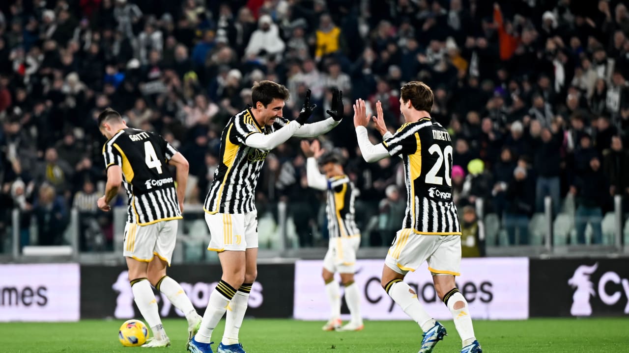 JUVE HIT SALERNITANA FOR SIX IN ITALIAN CUP - Juventus