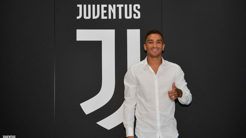 公式発表 ダニーロがユヴェントスに加入 Juventus