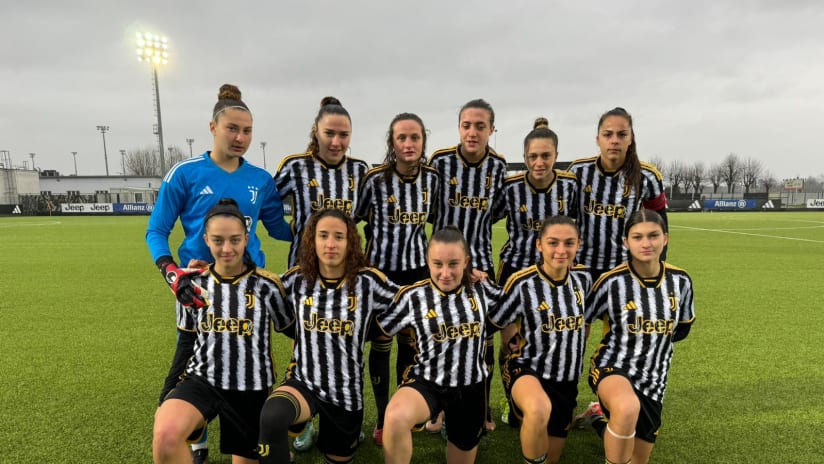 La foto di squadra della Primavera femminile prima del match contro la Sampdoria