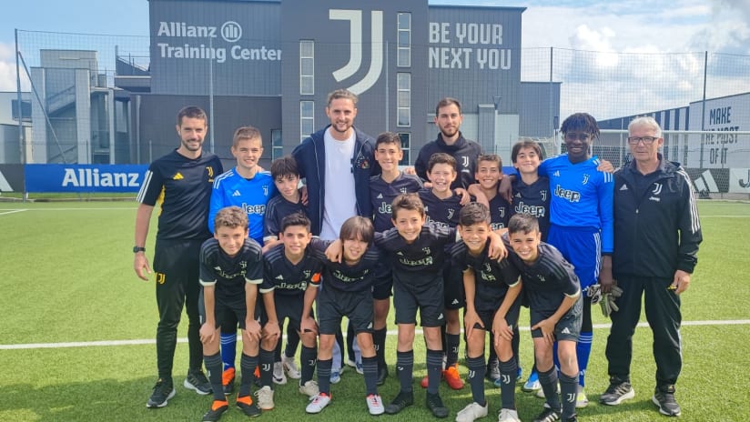 L'Under 12 di Mister Niello in compagnia di Adrien Rabiot