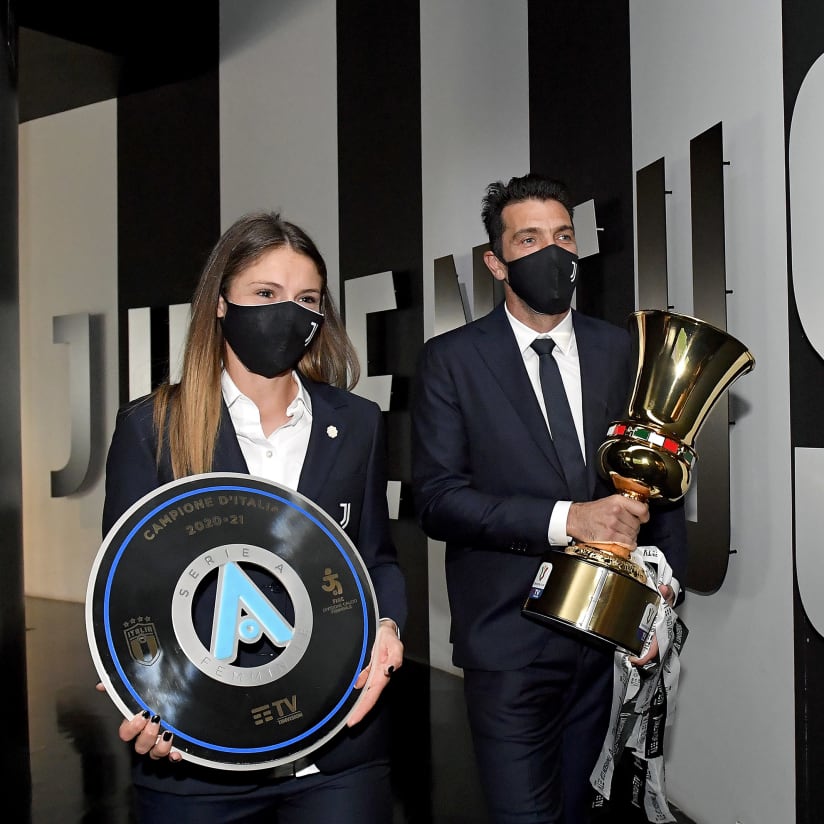 Gallery | Buffon & Salvai deliver trophies to Juventus Museum 