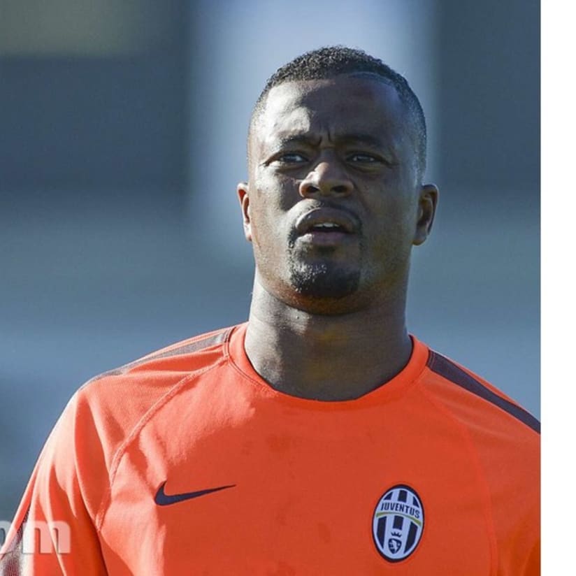 Evra e Pogba con il gruppo - Evra and Pogba join the group