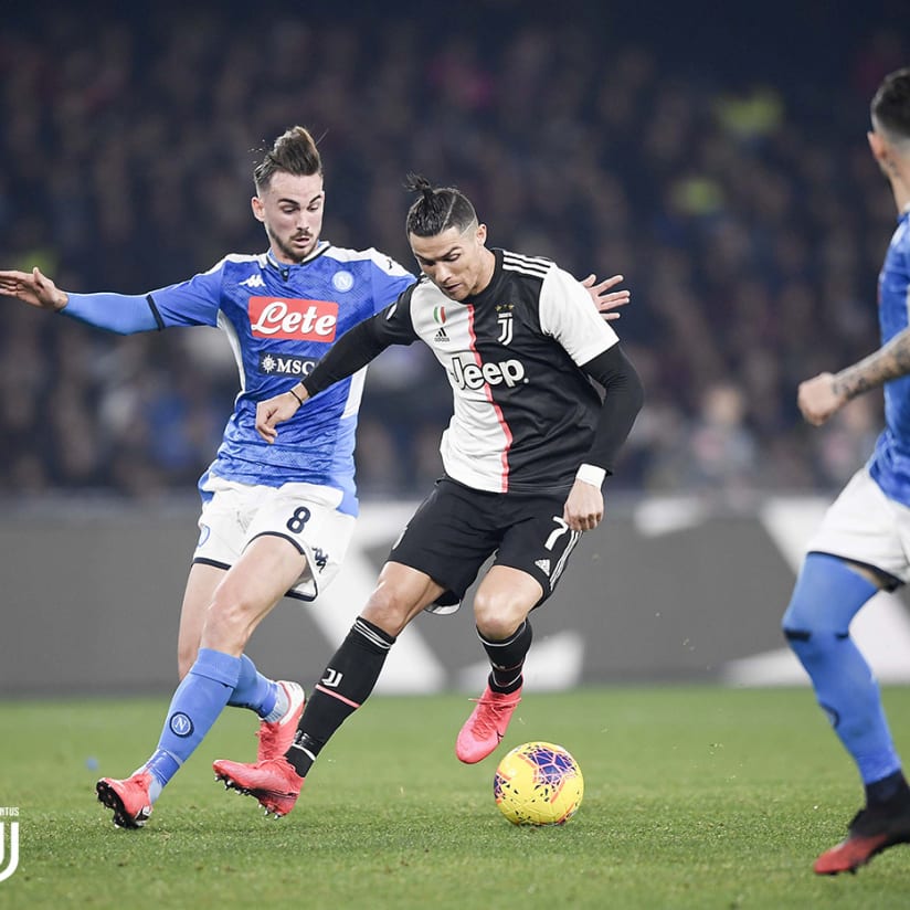 Napoli stun Juve at San Paolo