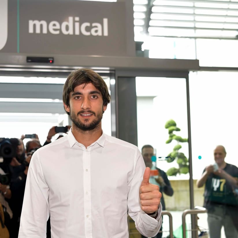 Mattia Perin completes Juventus medical