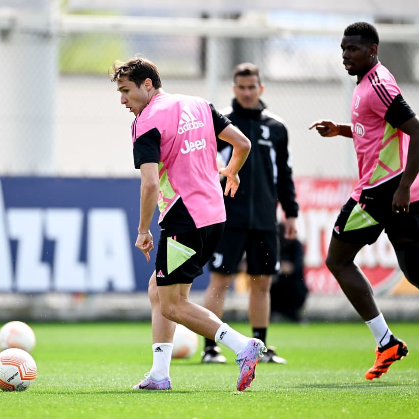 Training Center | Easter session on the pitch in front of the fans