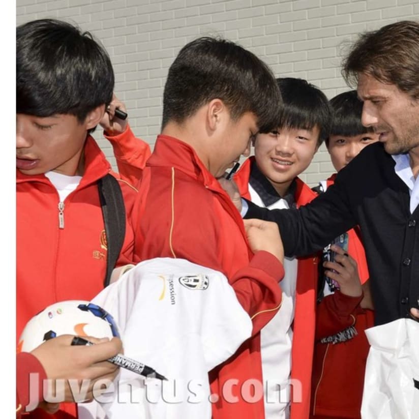 I ragazzi del Guangzhou Evergrande incontrano la Juve - Guangzhou Evergrande youngsters meet Juve