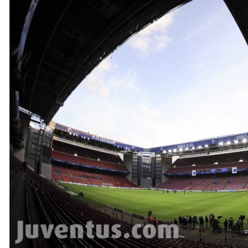 La rifinitura al Parken Stadium - Final preparations at Parken Stadium