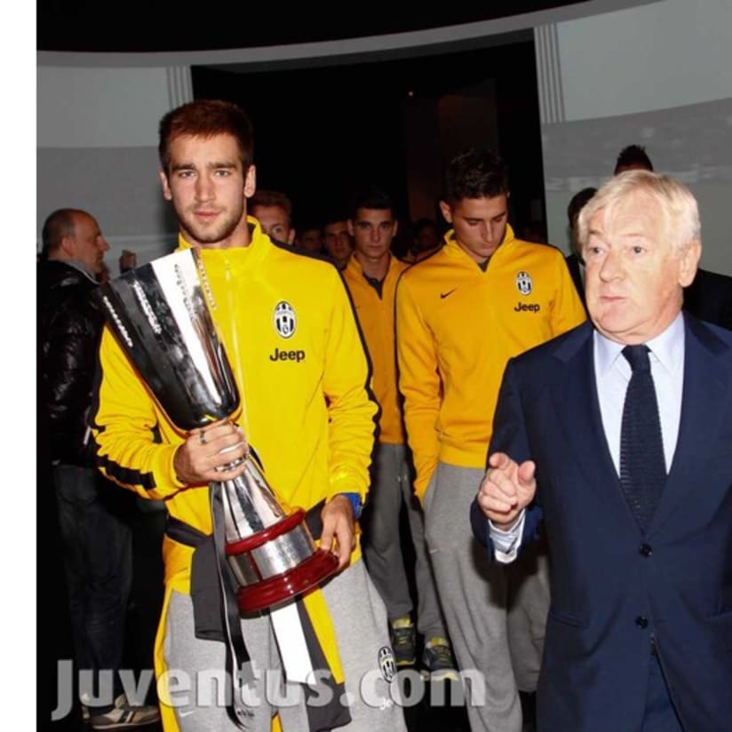 La Primavera sfila allo Stadium - Primavera parade Super Cup trophy