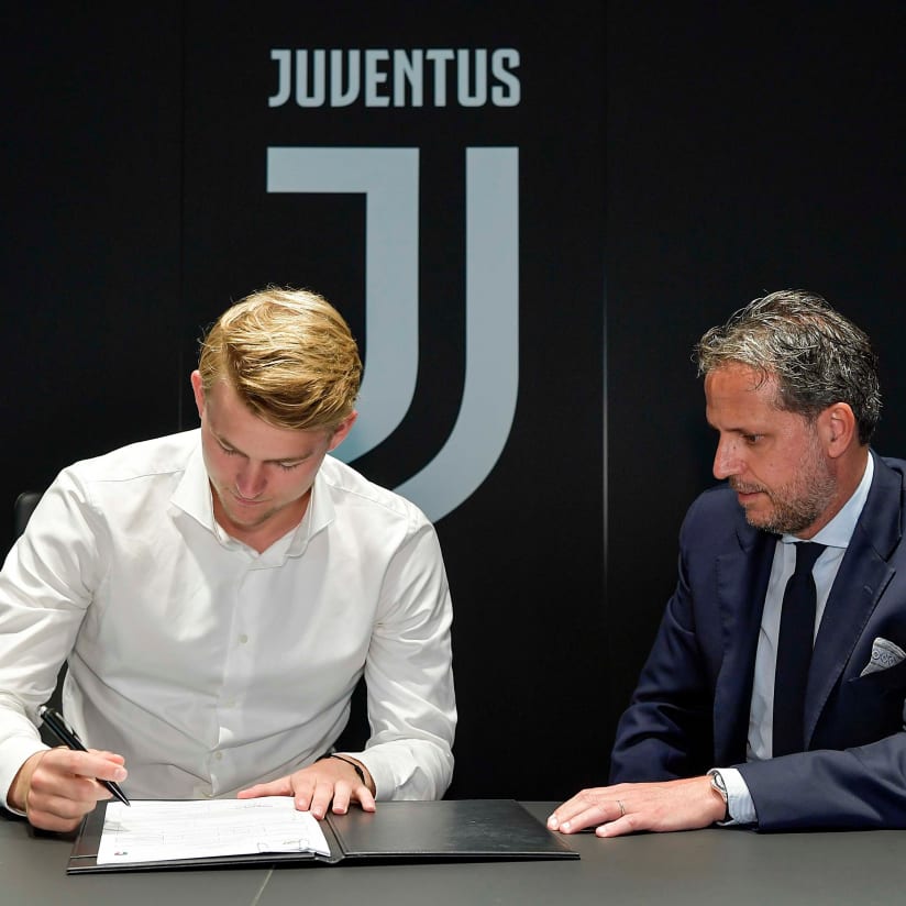 de Ligt signs his Juventus contract