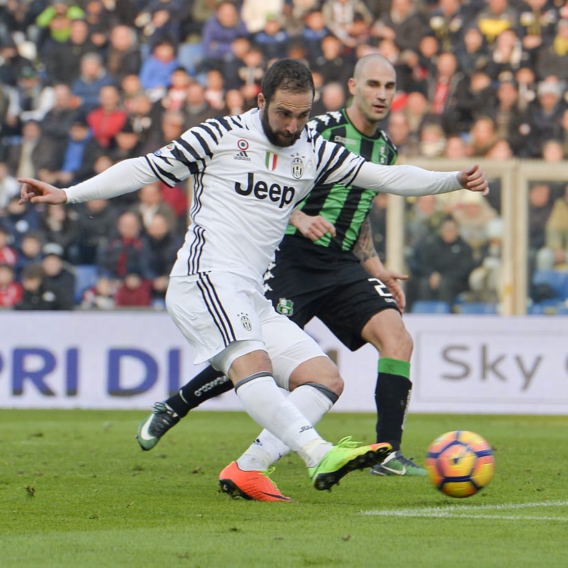 Black & White Stories | Higuain vs Sassuolo 