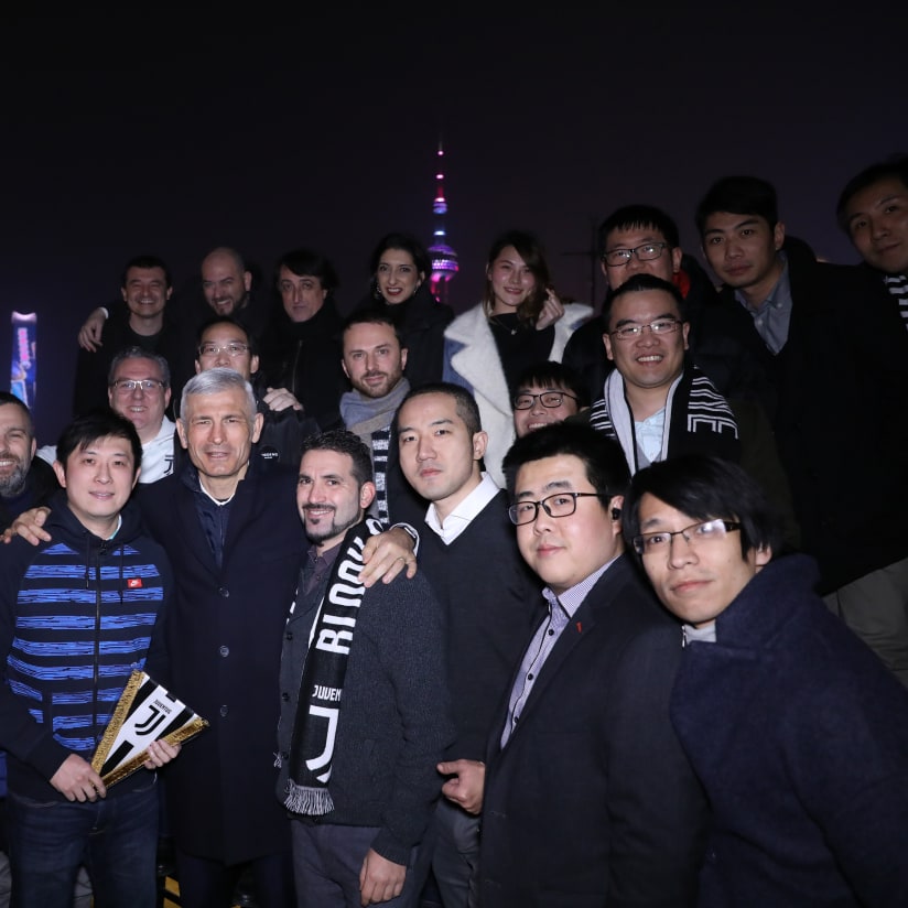What a reception for Ravanelli in Shanghai!