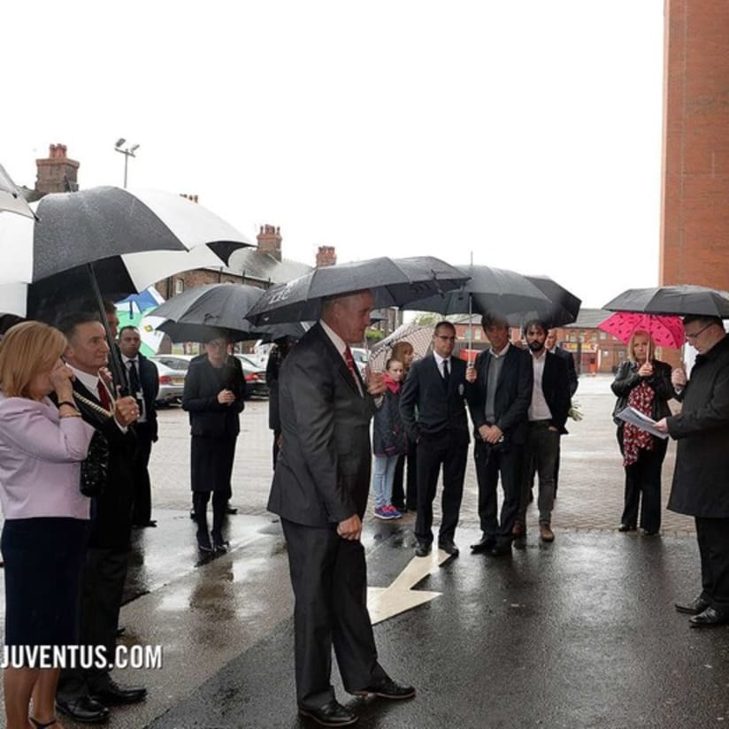 La cerimonia a Liverpool in memoria delle vittime dell'Heysel