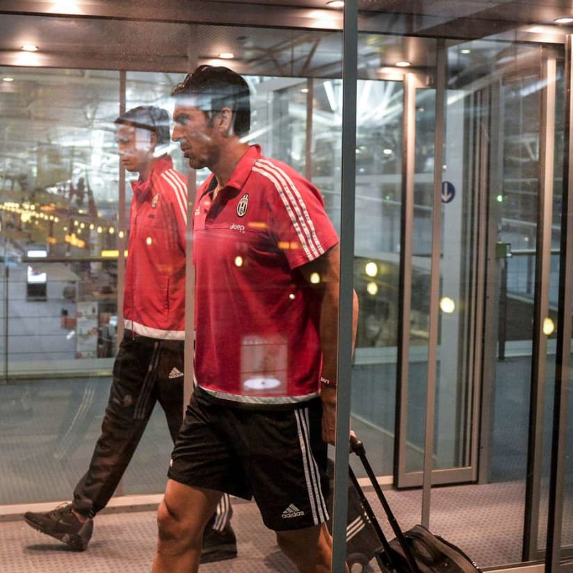 Juve touch down in Marseille 