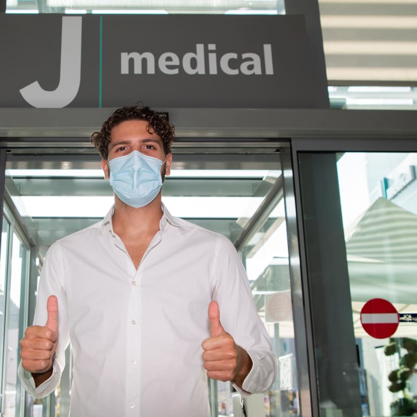 Locatelli arrives for Juventus medical!