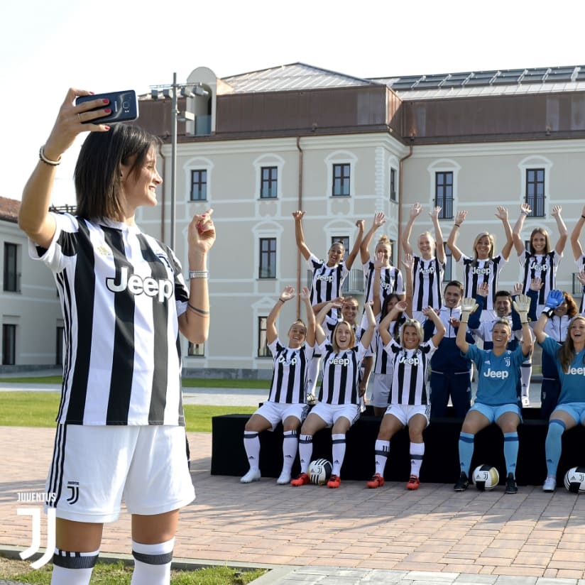 Foto resmi tim bagi Juventus Wanita