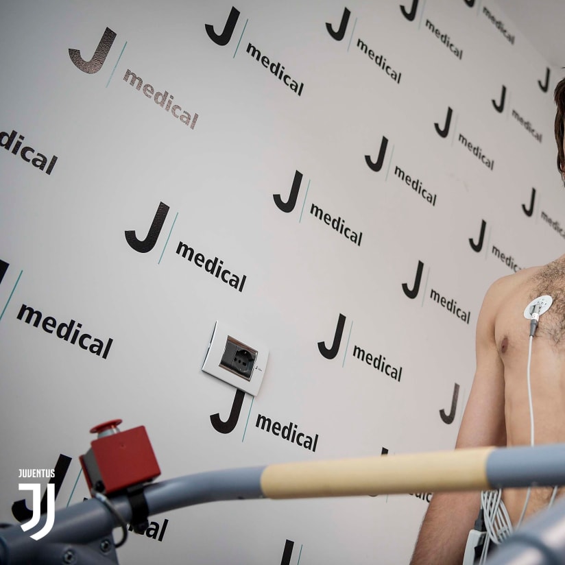 Mattia Perin Undergoes Juventus Medical