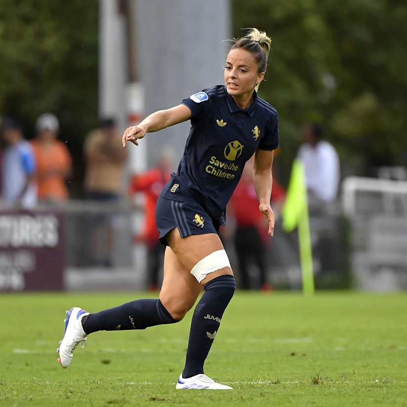 Martina Rosucci returns to the pitch, 559 days later